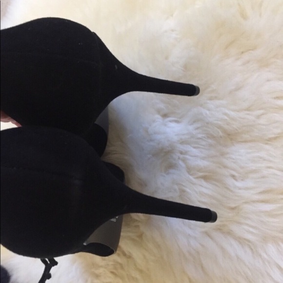 Charles David Black Petunia Pompom Wrap Pumps - Picture 8 of 8